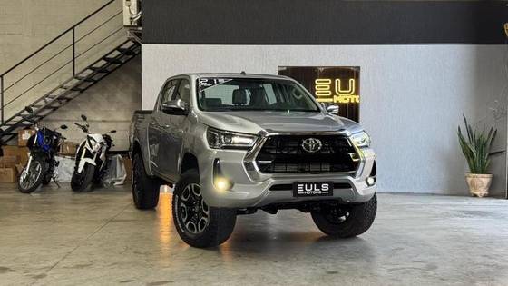 TOYOTA HILUX 2.8 D-4D TURBO DIESEL CD POWER PACK 4X4 MANUAL TOYOTA HILUX 2.8 D-4D TURBO DIESEL CD POWER PACK 4X4 MANUAL
